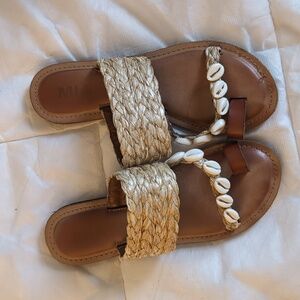 🌙  MIA Womens Bea Seashell Slip-On Flat Sandals In Tan